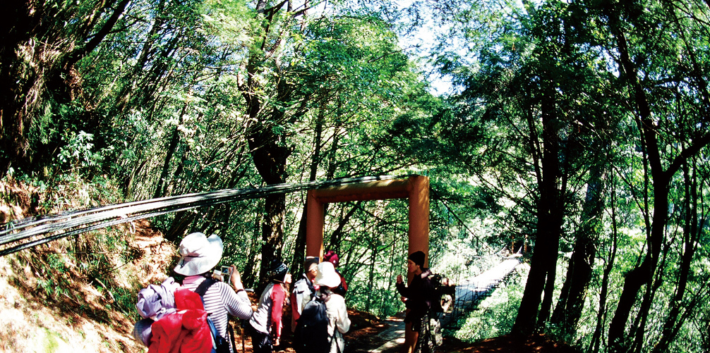 在地圖上確認行進方向，再沿途向山友打聽前進方向，雙重確認才是避免迷圖的正確觀念