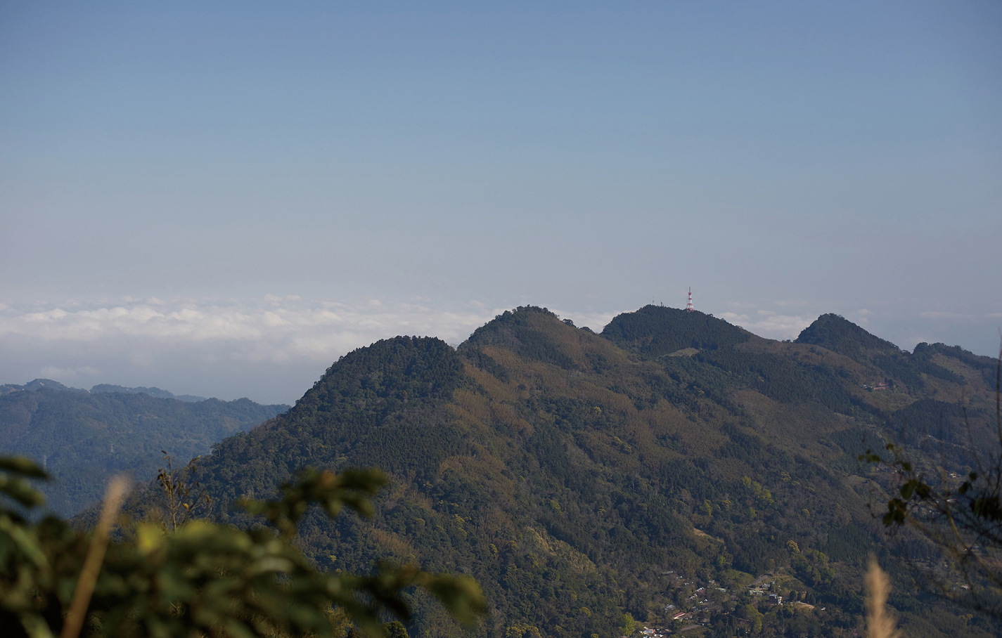 五指山的五座峰頂清晰可數