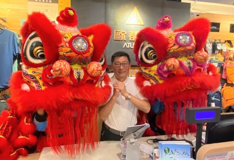 歐都納董事長程鯤宣布,7月16日在新北市永和及高雄市岡山開出新門店,首五日全館79折,歡迎消費者選購夏日防曬及防蚊服飾。 歐都納/提供