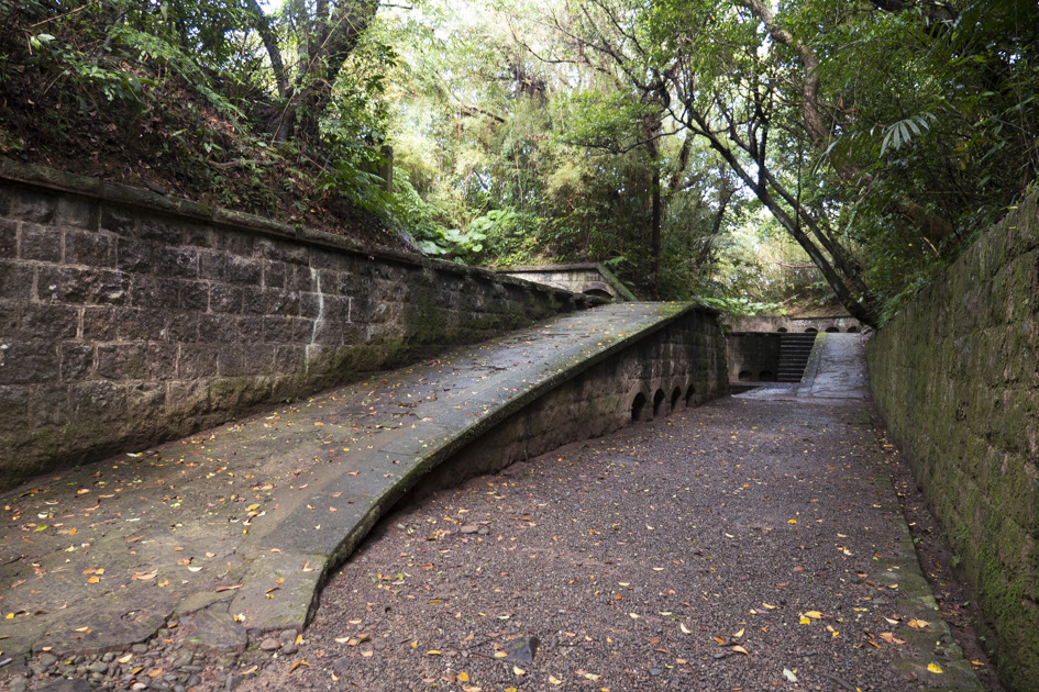 通往砲座斜坡道(彈藥搬運)