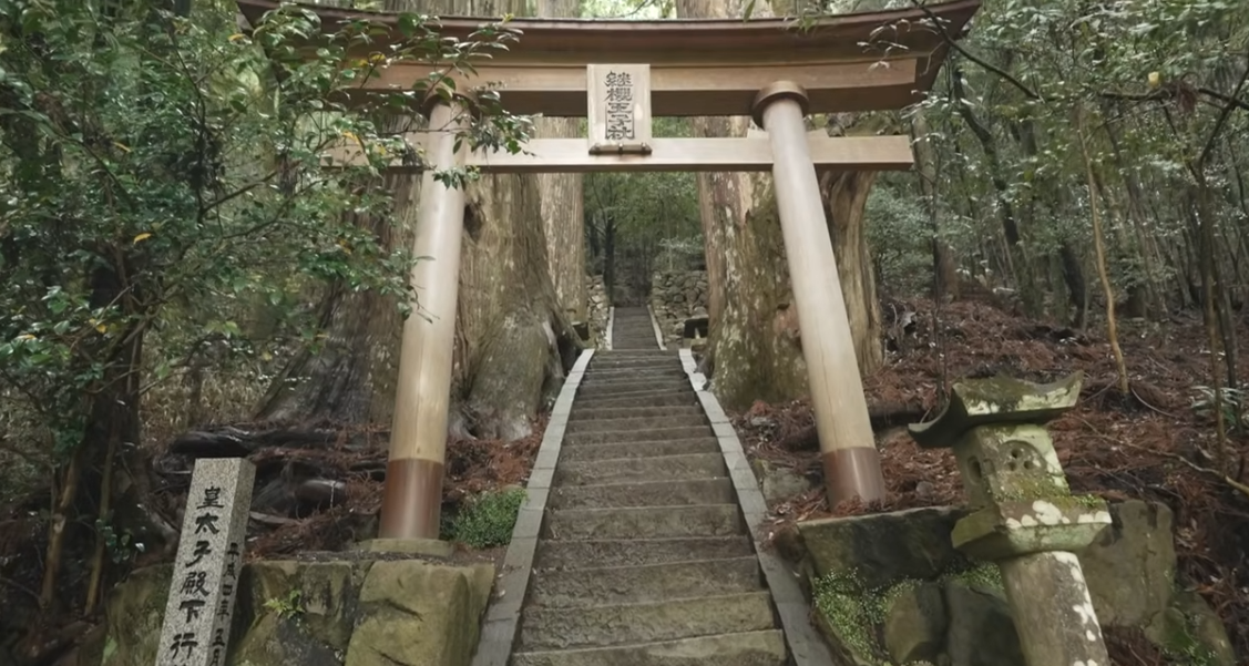 不分性別、階級、甚至不論淨穢，神明皆平等接納，造就當時朝聖人潮如長隊般的螞蟻，被稱為「蟻之熊野詣」