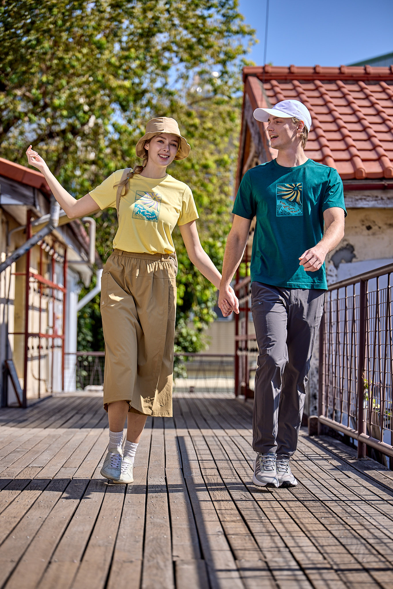 建議採洋蔥式穿法：「排汗衣+輕薄刷毛+防風外套」最為實用。