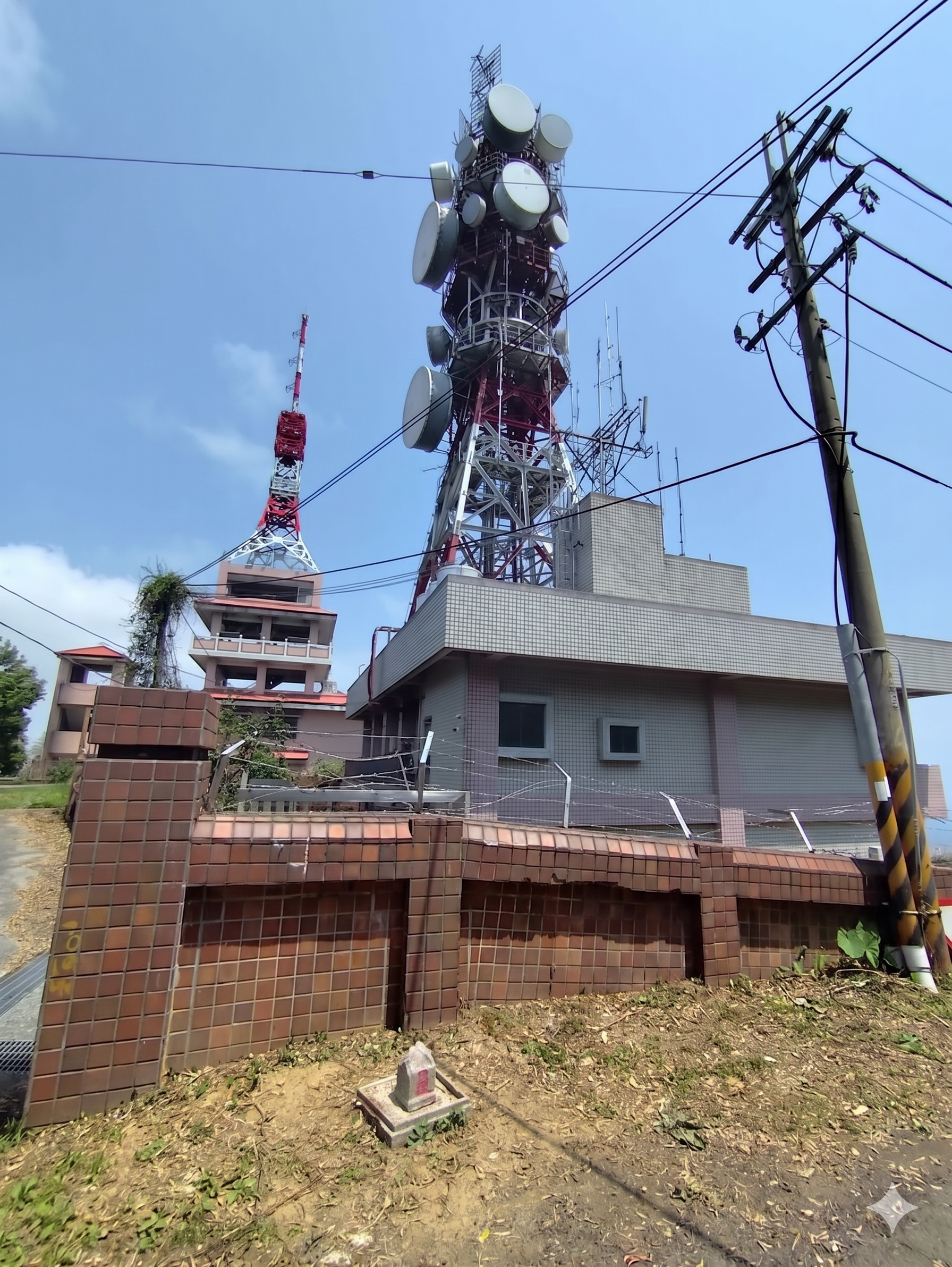 二等三角點1135號基石(2026年2月已移至電視轉播站外紅色圍欄旁)